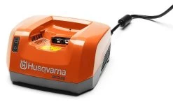 Husqvarna LADEGERÄT QC330 *